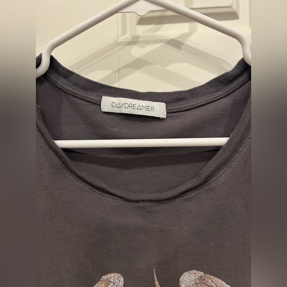 Daydreamer Queen Crest Boyfriend Tee Size Large in washed black - Picture 3 of 4